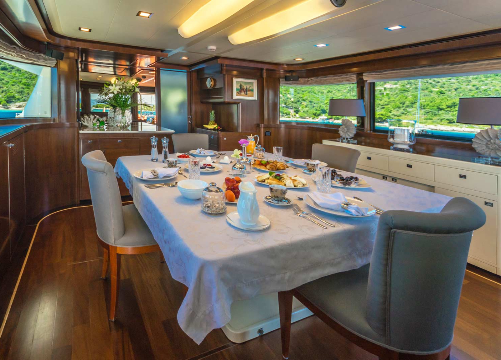 charter yacht croatia ferretti seventsense dining