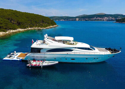 charter yacht ferretti 880 katariina anchor