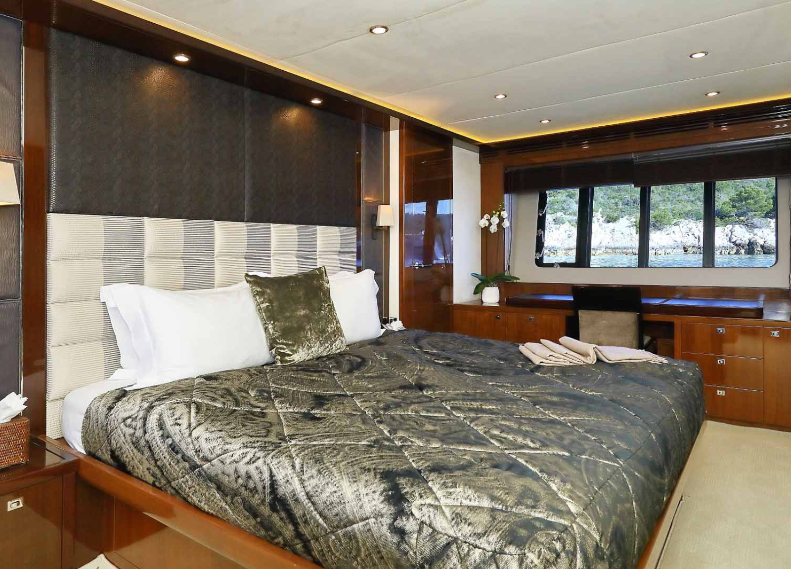 charter yacht princess v85 agave master cabin
