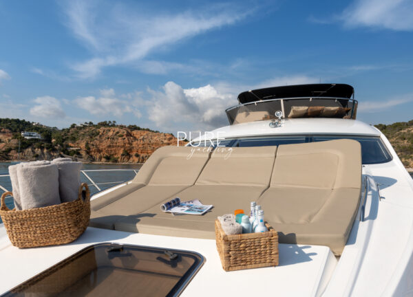 sunseeker manhattan 70 bow