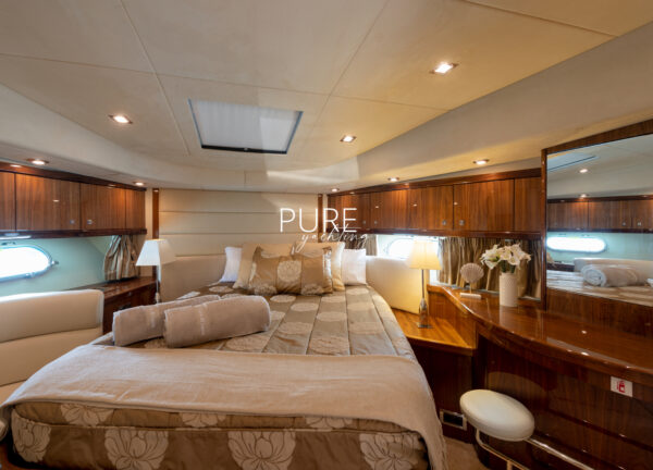 sunseeker manhattan 70 master cabin