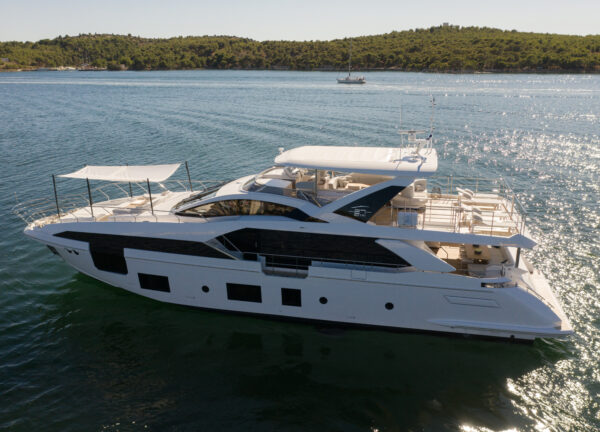 yacht azimut grande 27 metri dawo charter