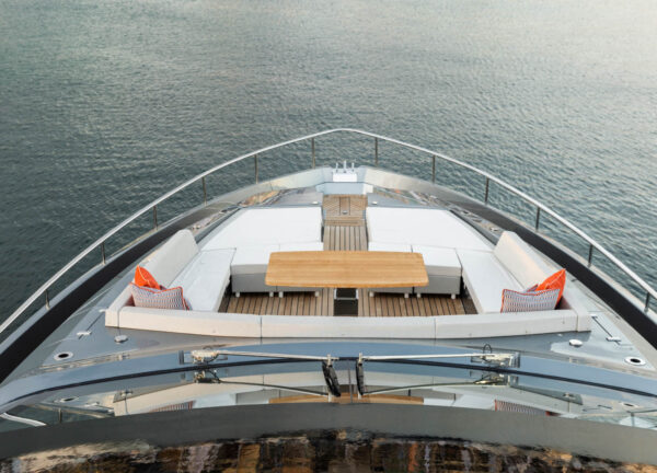 yacht charter italy rizzardi 90 bow