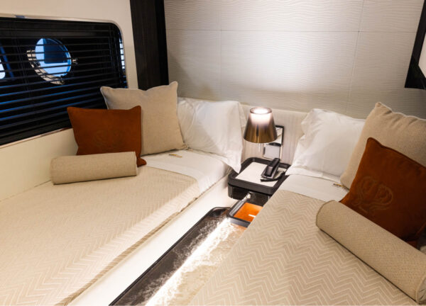 yacht charter italy rizzardi 90 double cabin