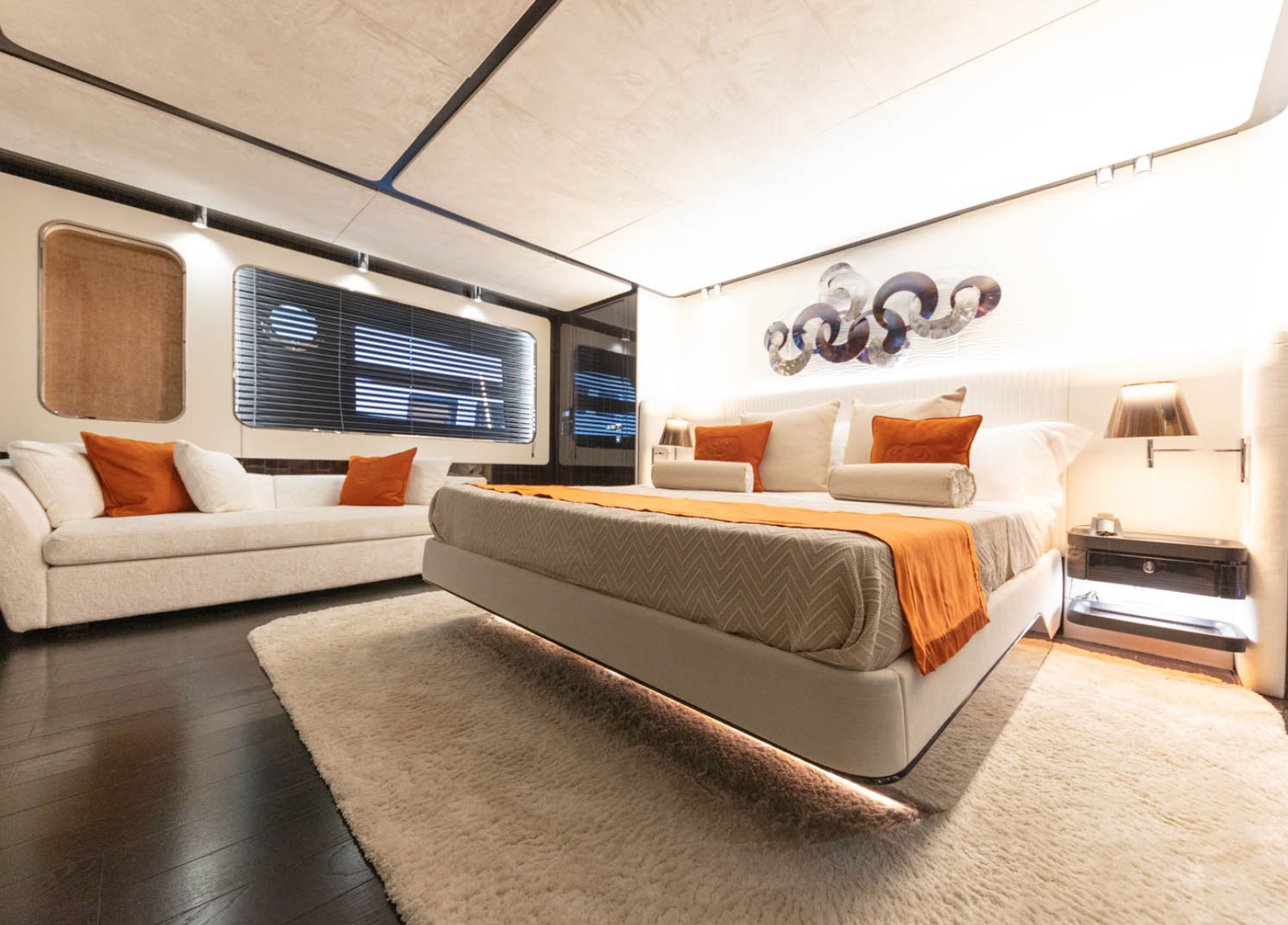yacht charter italien rizzardi 90 suite