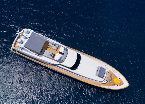 charter yacht cantieri di pisa akhir 100 shooting star aeral