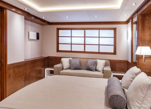 charter yacht cantieri di pisa akhir 100 shooting star suite