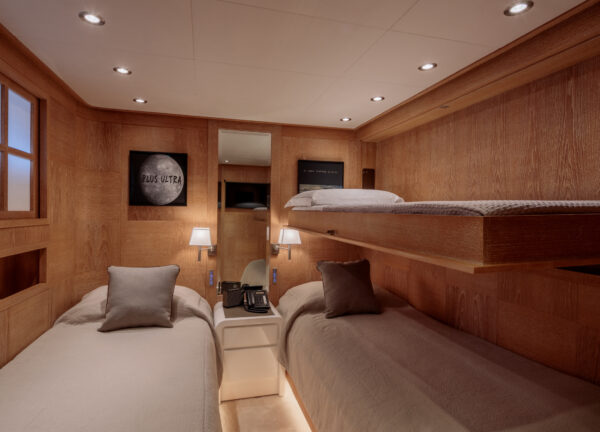 charter yacht cantieri di pisa akhir 100 shooting star trin cabin