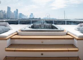 charter-yacht-majesty-120-olivia-jacuzzi
