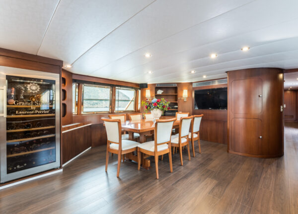 crn ancona 34m dinning