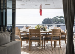 Sunseeker-40m-berco-voyager-exterior-dining
