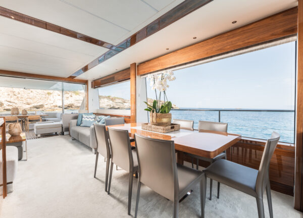 Sunseeker 76 saahsa indoor dining