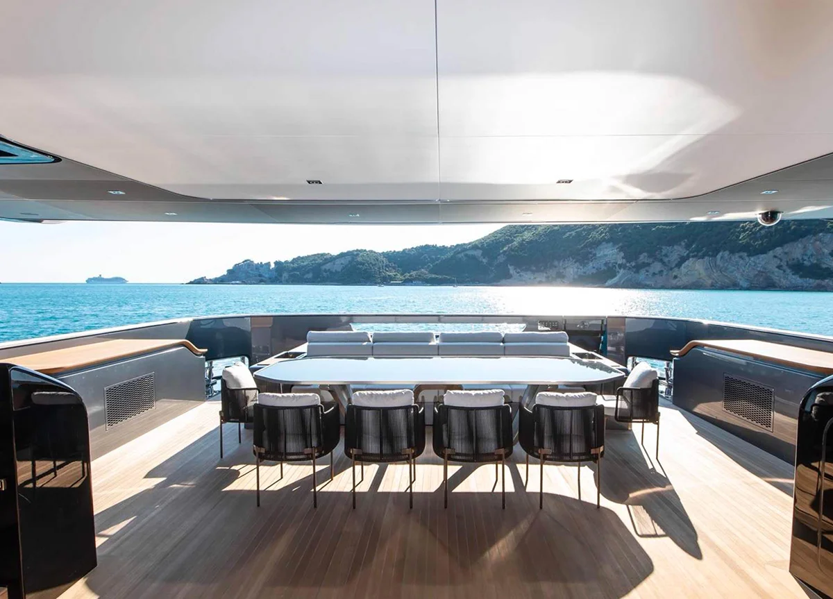 baglietto-40m-panam-exterior-dining