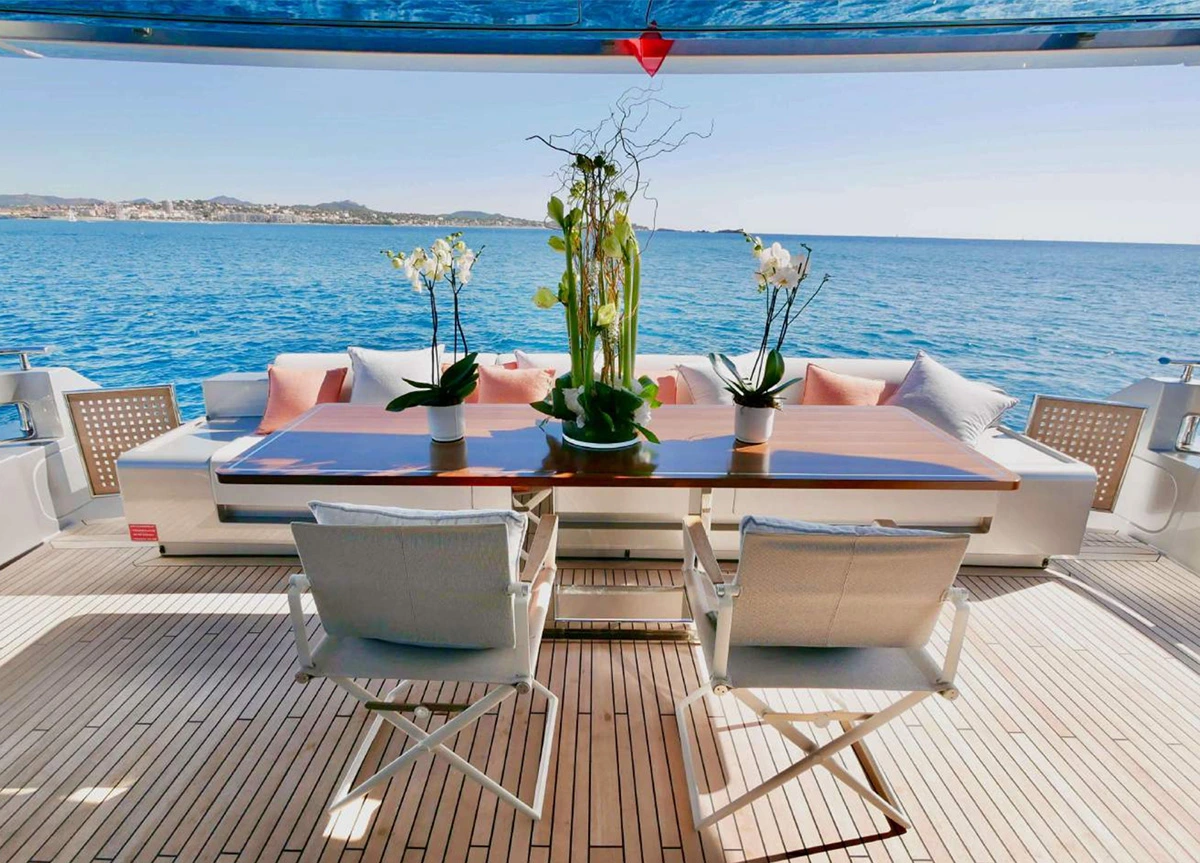 riva-corsaro-100-basilic-dining