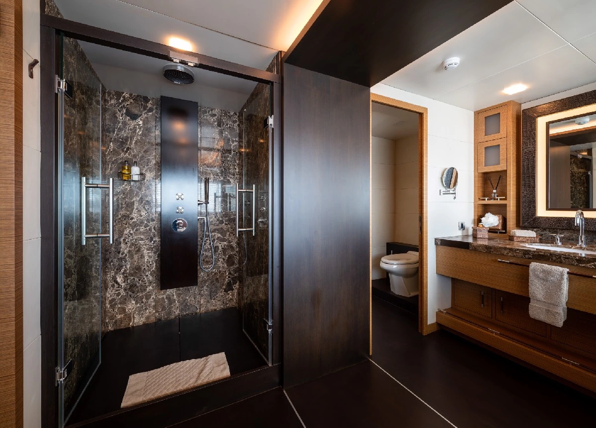 tamsen yachts quantum h bathroom