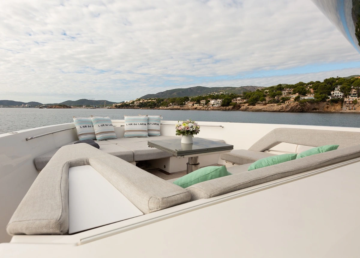 sanlorenzo sx76 cloud ix bow