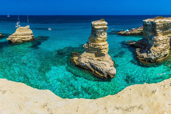 SALENTO POLIFACÉTICO – BAÑADO POR LOS MARES JÓNICO Y ADRIÁTICO