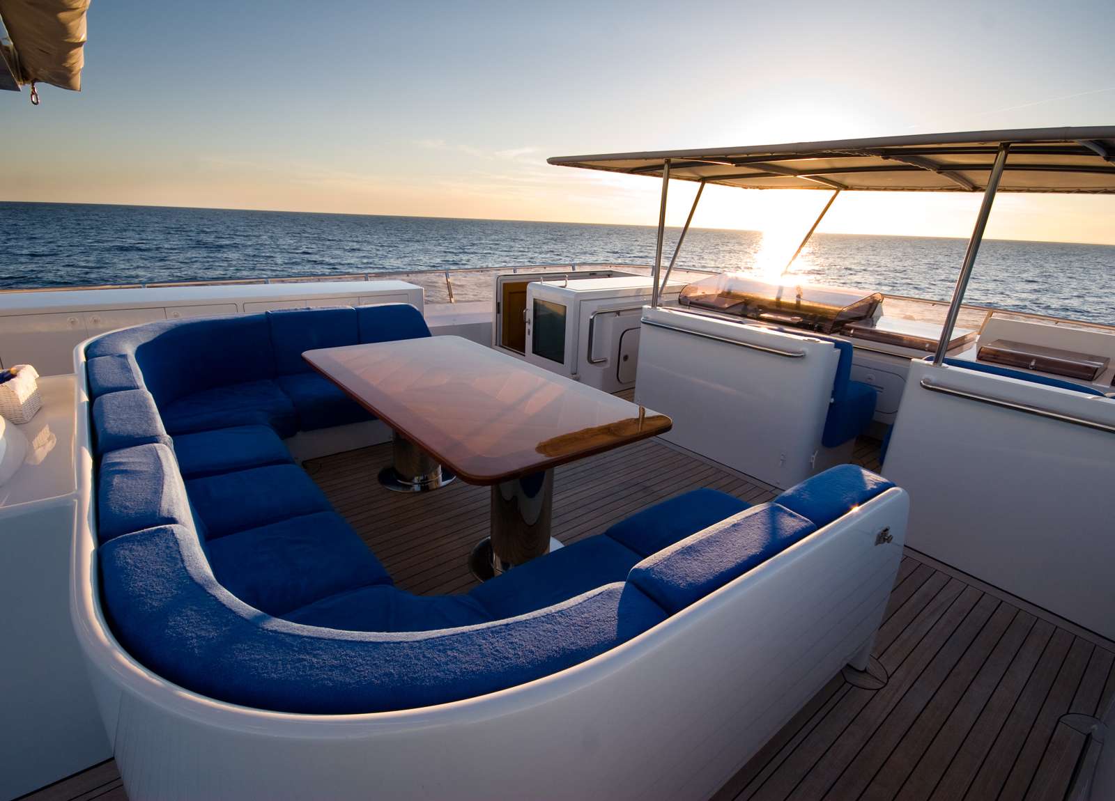 luxusyacht heesen 35 balearics oberdeck