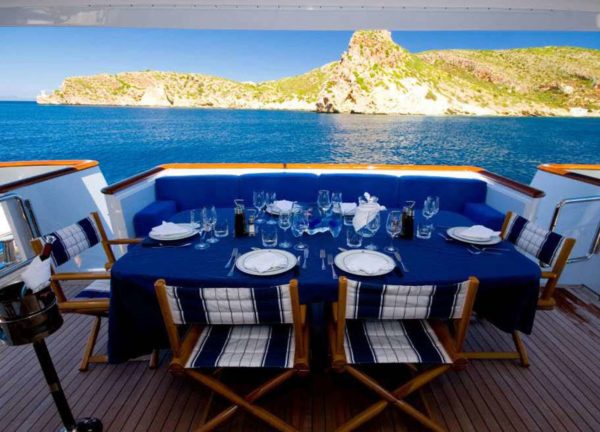 oberdeck sitzgruppe luxusyacht heesen 35 balearic islands