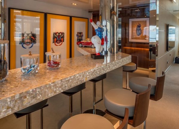 bar luxusyacht serenity 72 Mittelmeer