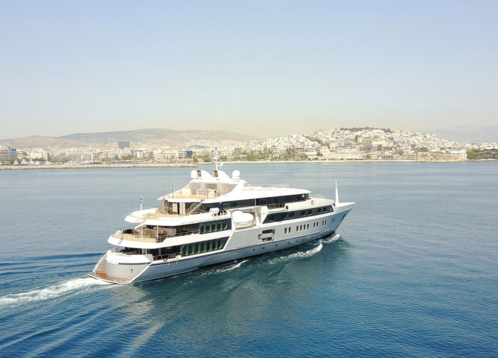 luxusyacht serenity 72 Mittelmeer charter