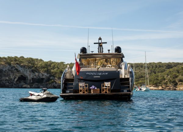 rückseite sunseeker predator 82 hooligan balearic islands