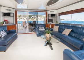 lounge luxusyacht mochi craft 85 balearic islands