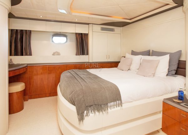 vip kabine luxusyacht mochi craft 85 balearic islands