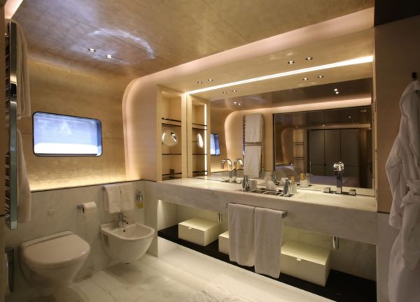 badezimmer luxusyacht charter aslec 4 westliches mitelmeer