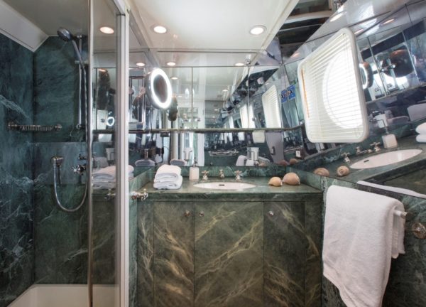 badezimmer luxusyacht picciotti 140 libra griechenland