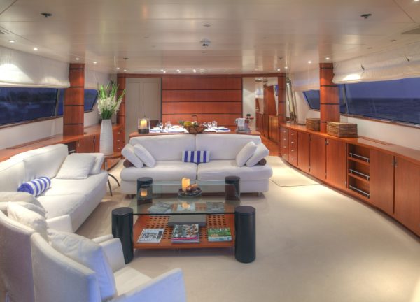 lounge luxusyacht sanlorenzo 100 charter balearics