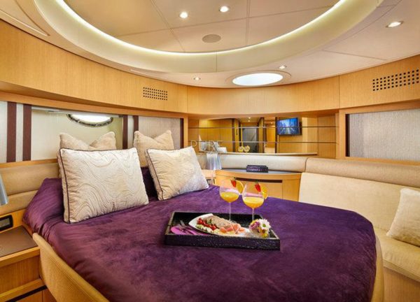 vip kabine luxusyacht pershing 90 shalimar ii balearic islands