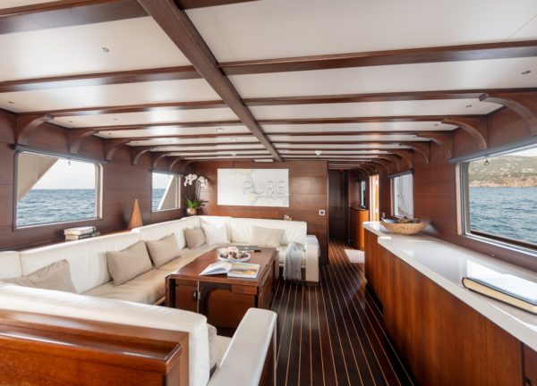 lounge luxusyacht navetta 31 balearics