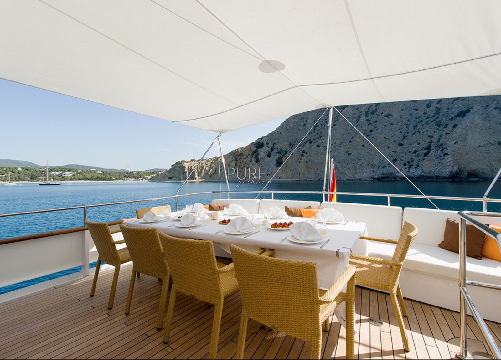 oberdeck sitzgruppe luxusyacht navetta 31 balearic islands