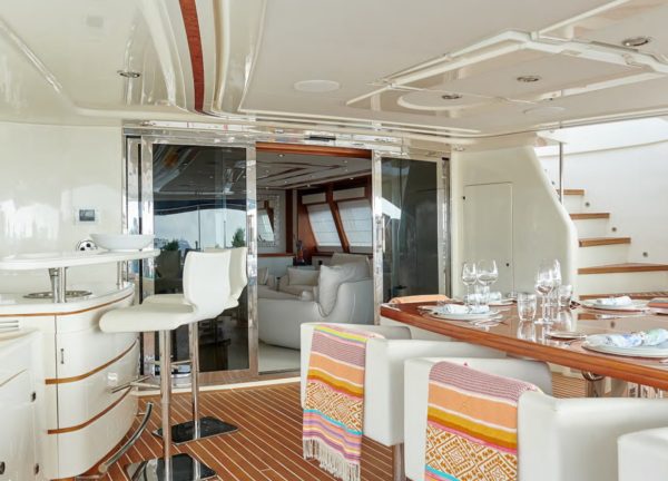 oberdeck luxusyacht crm 130 bunker