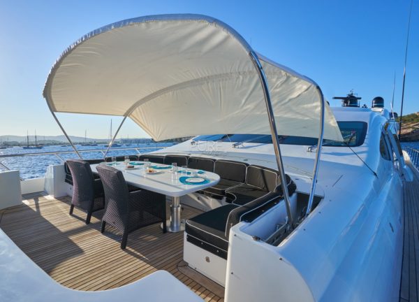 oberdeck luxusyacht mangusta 130 shane balearic islands