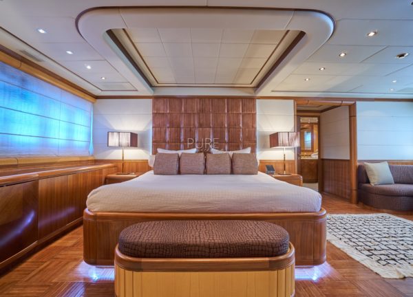 vip kabine luxusyacht mangusta 130 shane balearic islands