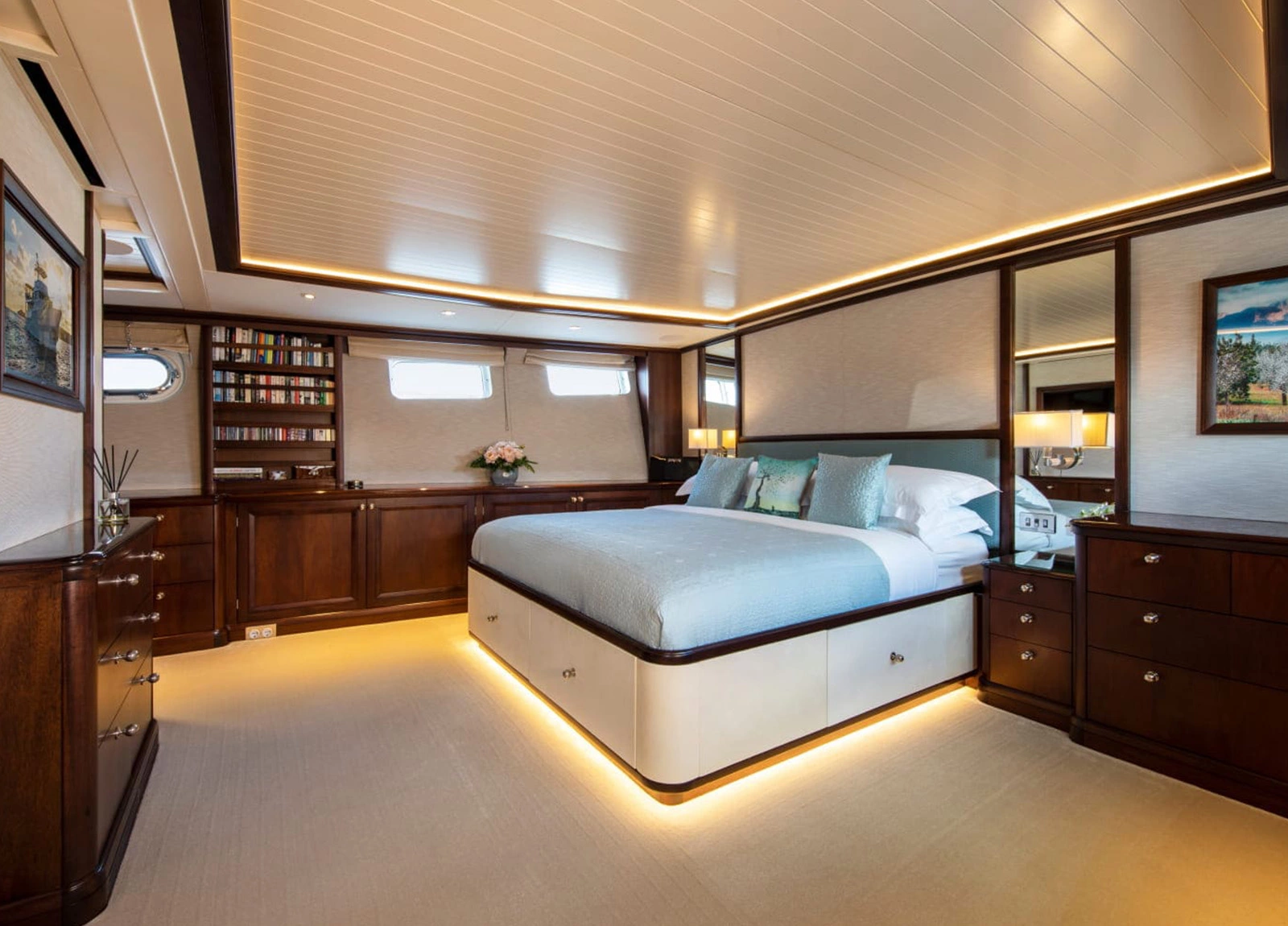 benetti odyssey III cabin