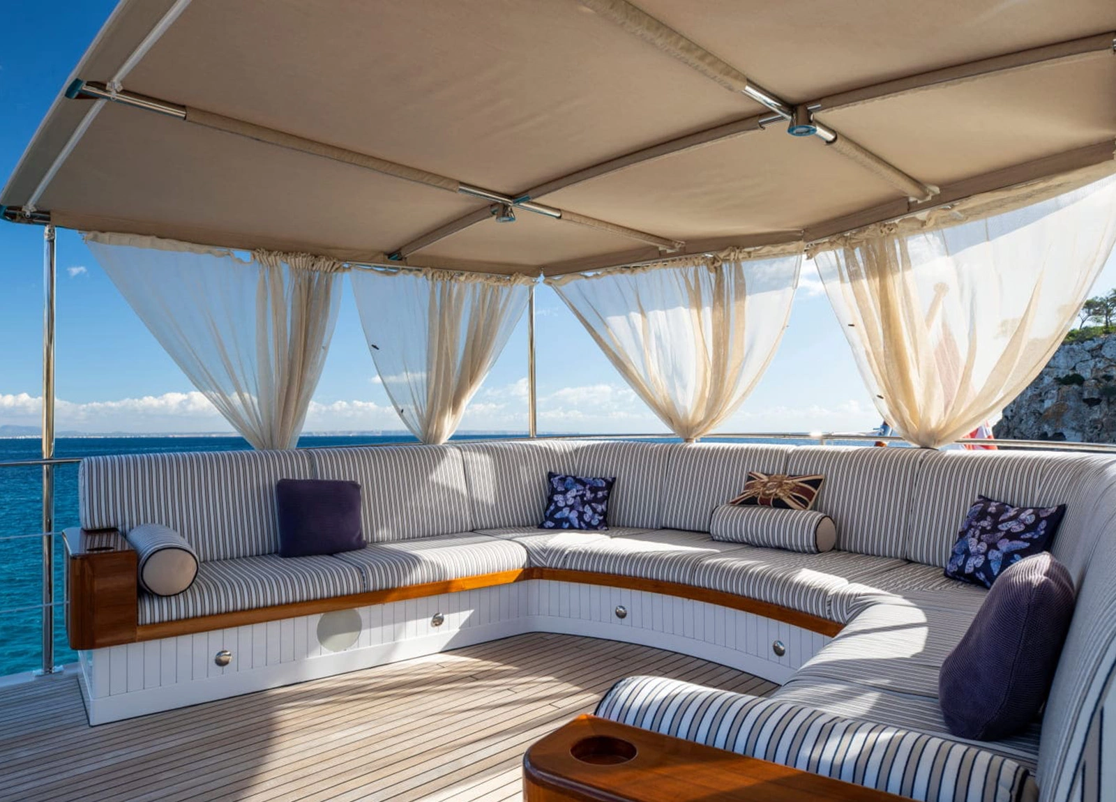 benetti odyssey III lounge