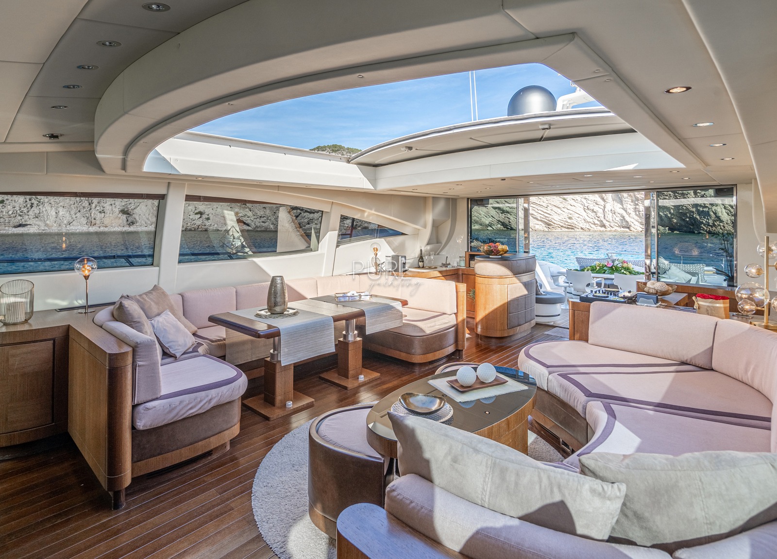 lounge luxusyacht mangusta 92 five stars balearic islands