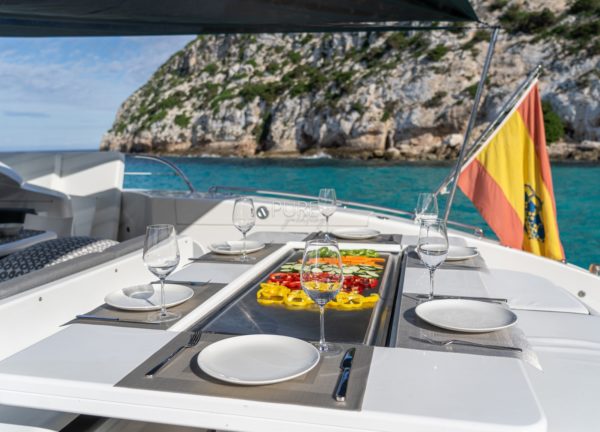 luxusyacht mangusta 92 five stars balearic islands oberdeck sitzgruppe