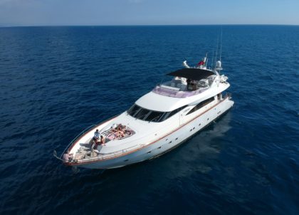 luxusyacht mochi craft 85 leigh spanien charter