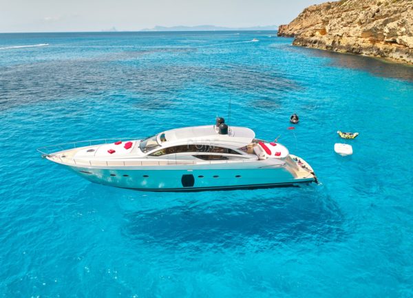 luxusyacht pershing 72 legendary balearics