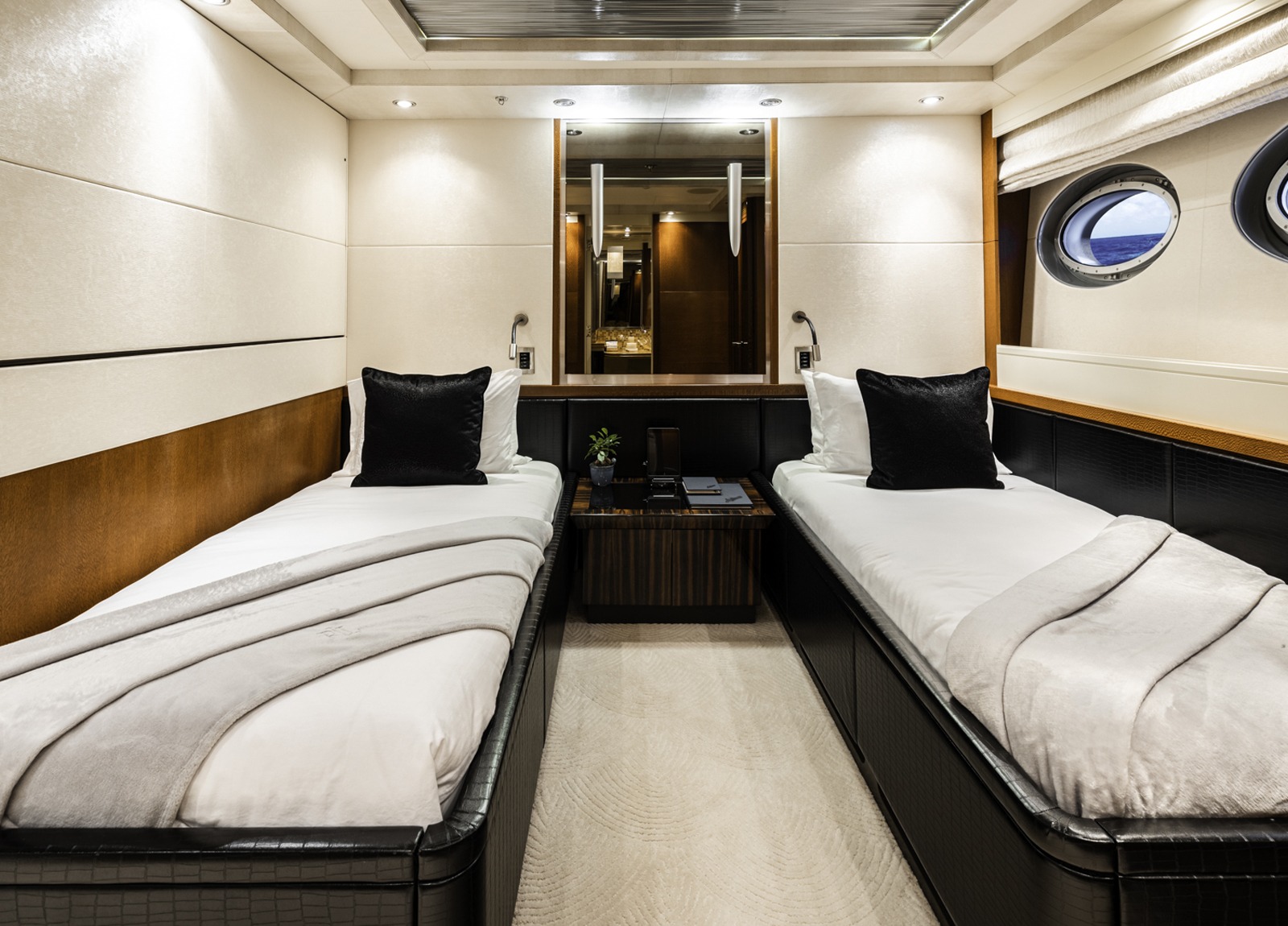 twin bed cabin luxusyacht parker johnson 150