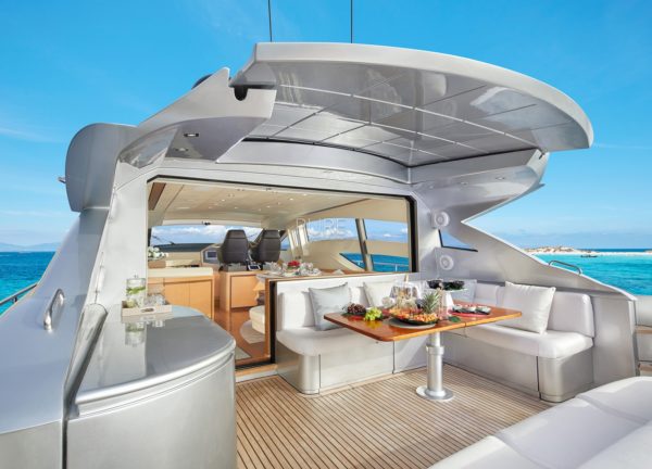 oberdeck luxusyacht pershing 72 legendary balearic islands