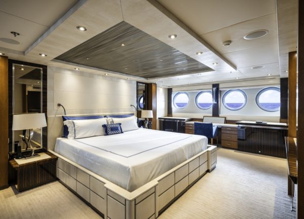 vip kabine luxusyacht parker johnson 150