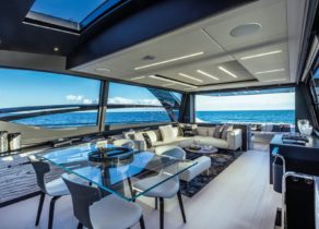 lounge luxusyacht pershing 8x beyond balearics