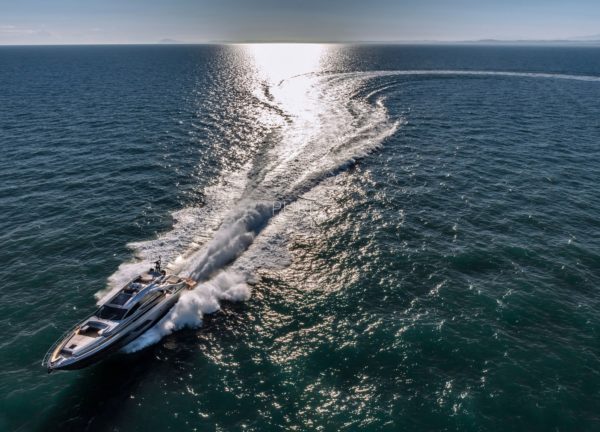 luxusyacht pershing 8x beyond balearics charter