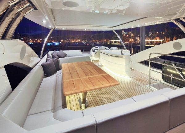 oberdeck sitzgruppe luxusyacht sunseeker 75 balearic islands