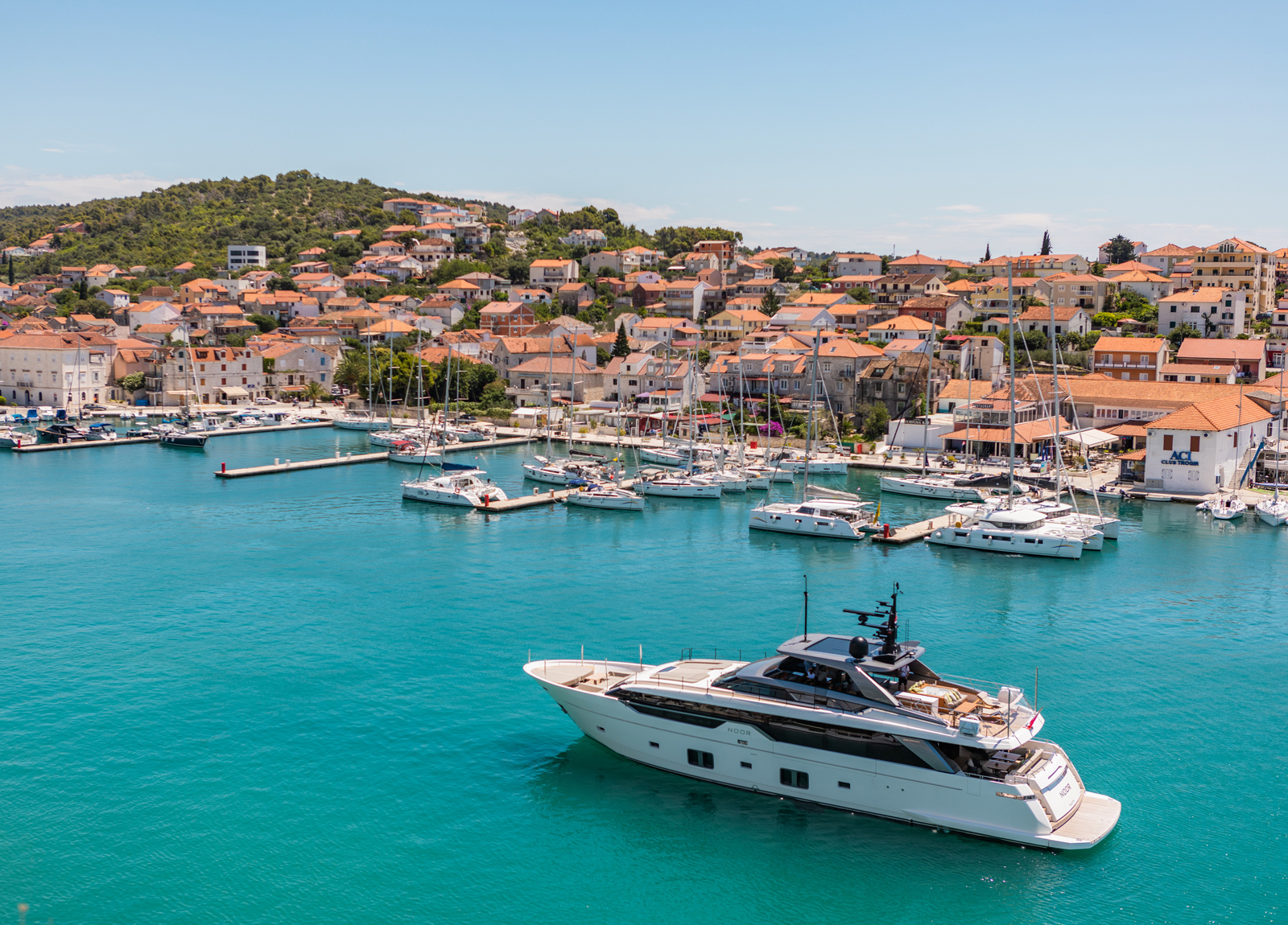 luxusyacht sanlorenzo sl102 asymmetric noor ii